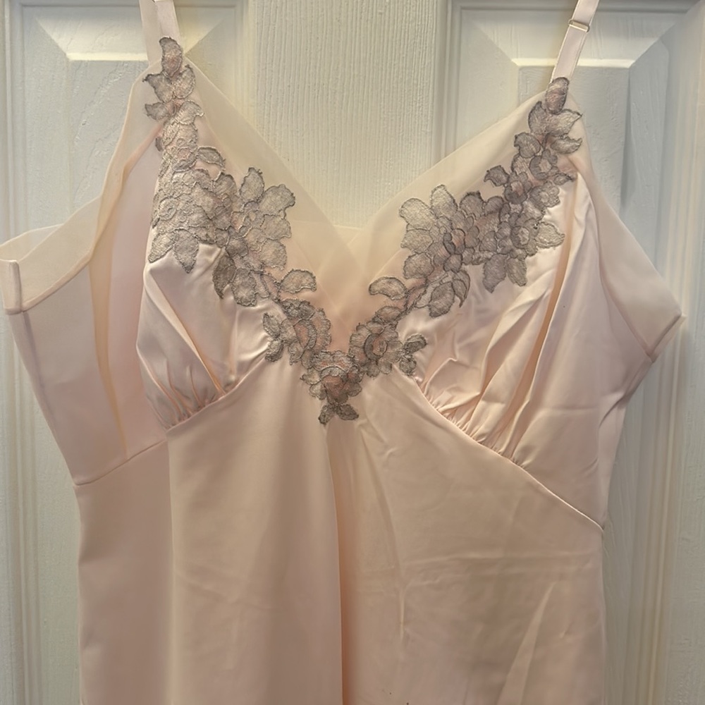 Van Raalte pink vintage chemise slip. Size 34. Suavette
